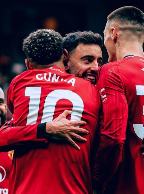 Manchester United derrota Liverpool e confirma retorno &agrave; Champions League