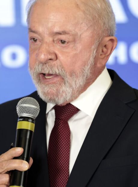 Lula assina MP e zera "taxa das blusinhas"