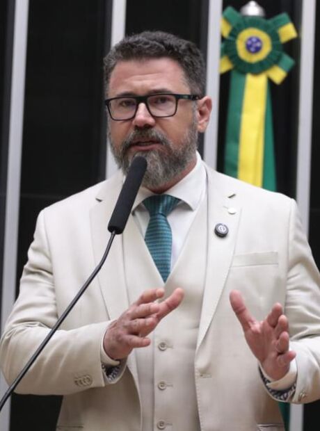 Pollon retira apoio &agrave; escala 6x1 e resgata projeto que dobra tempo de f&eacute;rias anuais