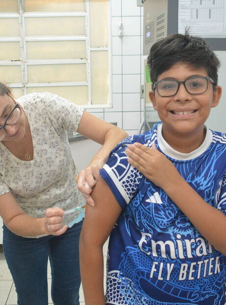 Sesau alerta para 'fake news' envolvendo vacina da dengue