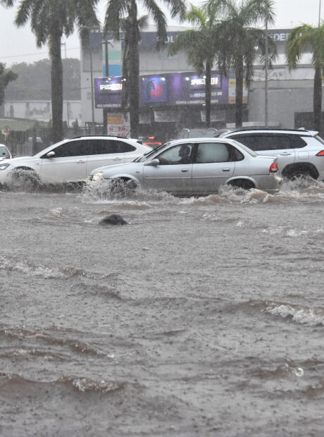 Com quase 100 mm de chuva em 48h, Capital segue em alerta para tempestade