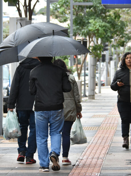 Frente fria traz tempestades e derruba temperaturas a 9&deg;C no fim de semana