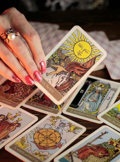 Tar&ocirc; da Semana de 15 a 21 de junho: Quatro de Paus  Tempo de celebrar a vida