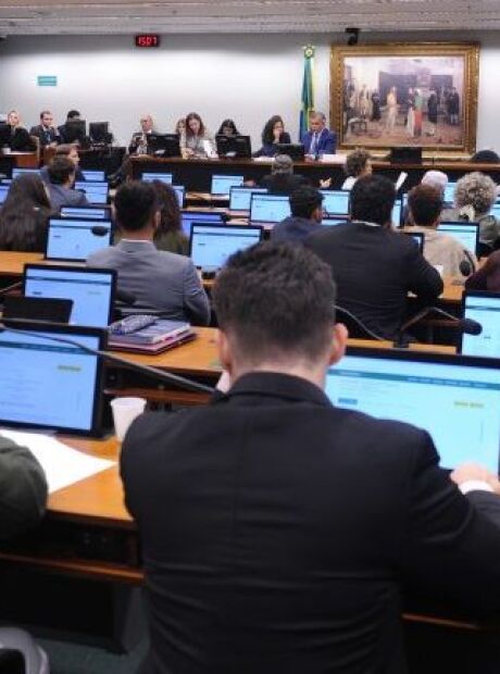Comiss&atilde;o da C&acirc;mara aprova PEC que reduz maioridade penal para 16 anos