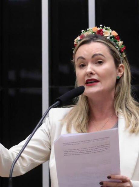 Eduardo Bolsonaro defende J&uacute;lia Zanatta para vice em chapa de Fl&aacute;vio