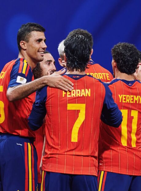 Espanha desencanta e vence a 1&ordf; na Copa goleando a Ar&aacute;bia Saudita