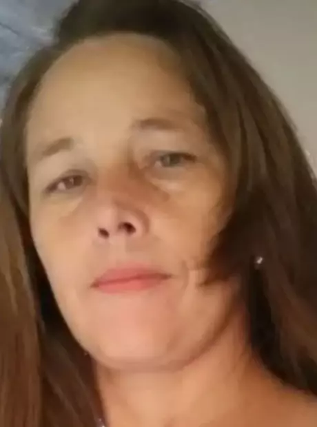 Mulher esfaqueada pelo namorado na frente de crian&ccedil;a morre em MS