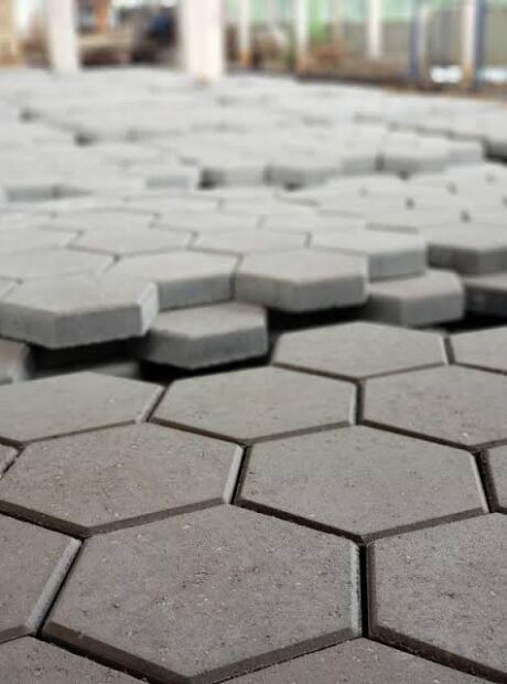 Prefeitura paga R$ 9,3 milh&otilde;es para empresa pavimentar ruas com lajota
