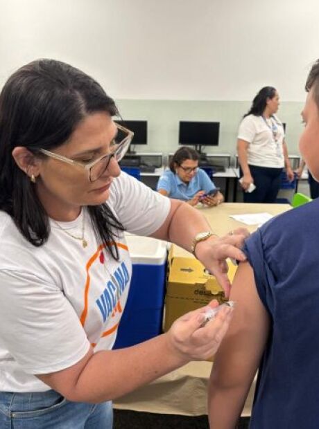 Aluno Imunizado alcan&ccedil;a 98,7% das cidades e aplica 30 mil doses 
