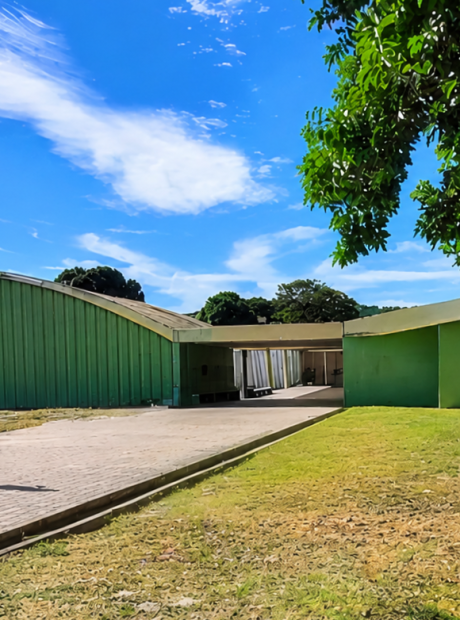Corumbaense resgata a arquitetura moderna da cidade no livro "Ladeira do Porto Acima..."