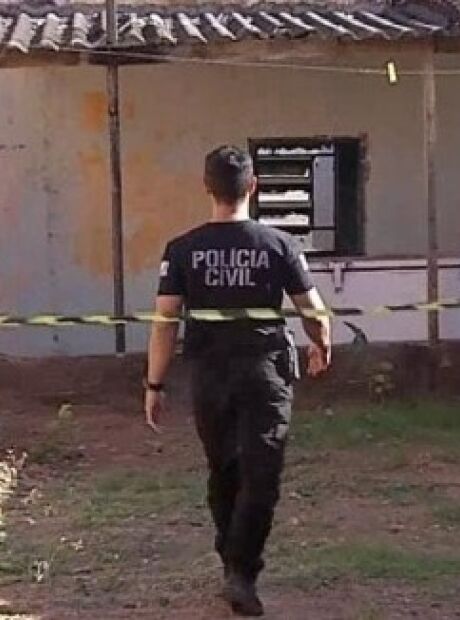 Mulher &eacute; morta a facadas pelo ex em Corumb&aacute;; defesa alega leg&iacute;tima defesa