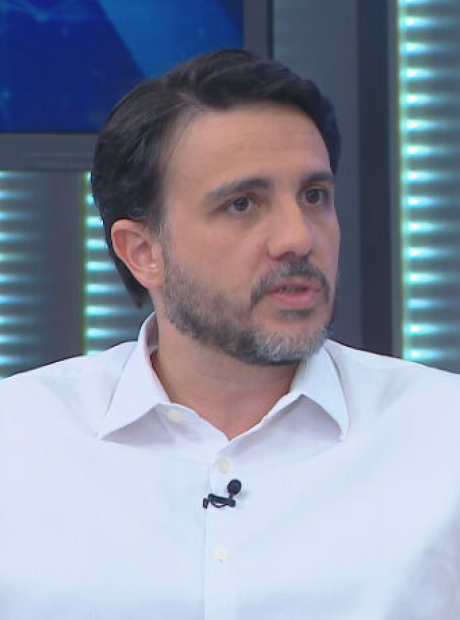 Renan Santos chama Fl&aacute;vio de 'criminoso': 'Est&aacute; em Bras&iacute;lia para fazer neg&oacute;cios'