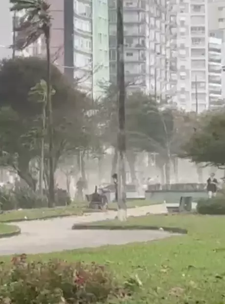 Vento em SP supera 120 km/h e deixa dois mortos no litoral e no interior