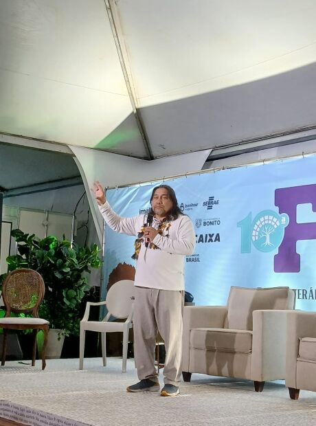 Daniel Munduruku defende mem&oacute;ria, identidade e resist&ecirc;ncia ind&iacute;gena na FLIB
