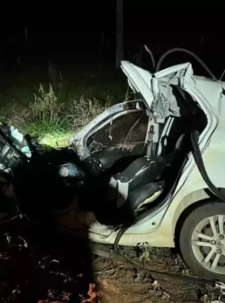 Jovem morre ap&oacute;s acidente frontal com caminh&atilde;o de carga na BR-262