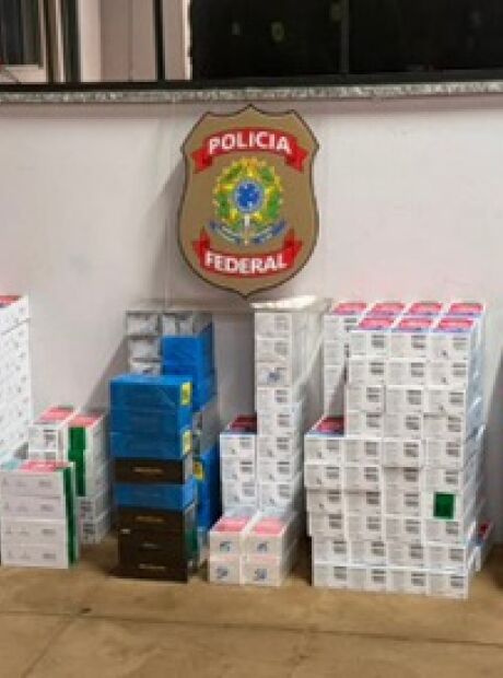 Carga com 652 celulares &eacute; apreendida e PM acaba preso em Ponta Por&atilde;