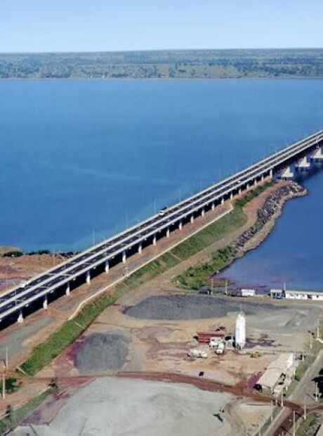 Contrabandista pula de ponte durante fuga e desaparece no Rio Paran&aacute;
