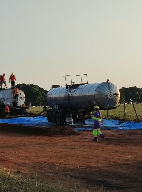 Trabalhador morre ao cair em tanque de piche durante obras na BR-163