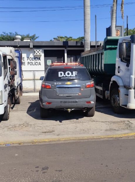 DOF recupera caminh&atilde;o de lixo roubado em Anast&aacute;cio e prende tr&ecirc;s envolvidos