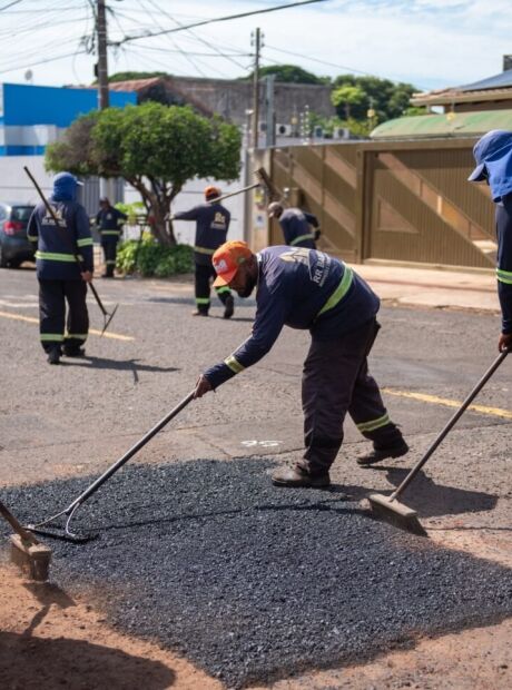 Buracos fazem Prefeitura usar 100 toneladas de asfalto neste s&aacute;bado em Campo Grande