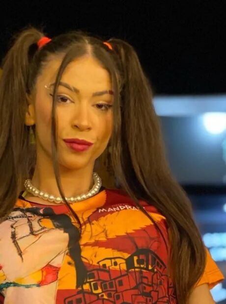 MC Pipokinha &eacute; condenada por show com cenas sexuais diante de adolescentes em MS