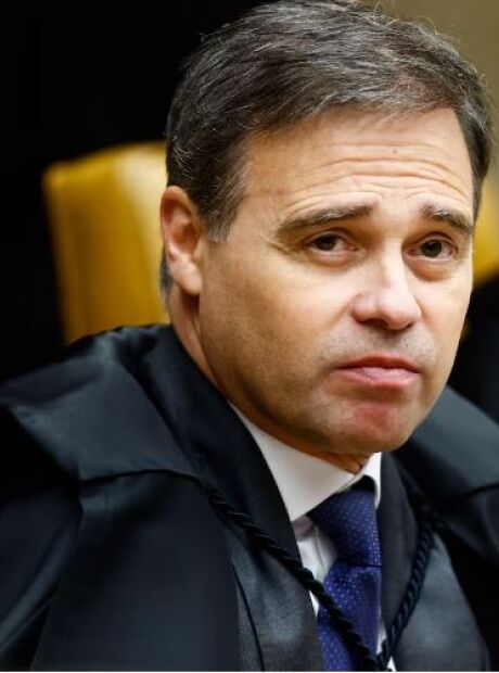 Andr&eacute; Mendon&ccedil;a teve encontro secreto com Daniel Vorcaro em 2025