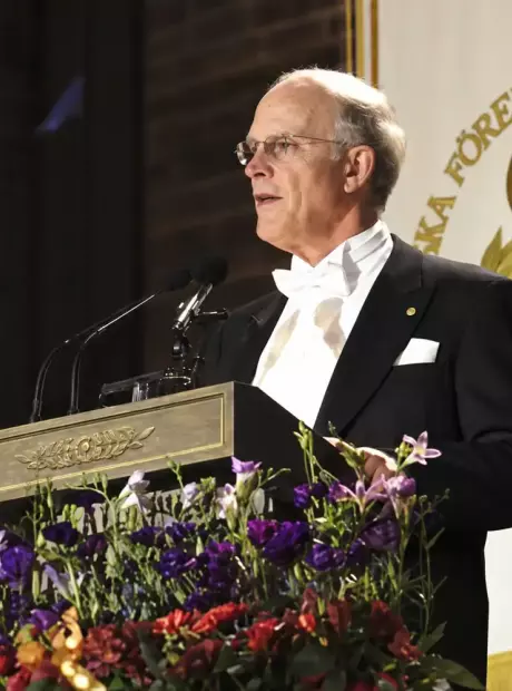 Ele venceu o Pr&ecirc;mio Nobel de F&iacute;sica e agora fez alerta severo