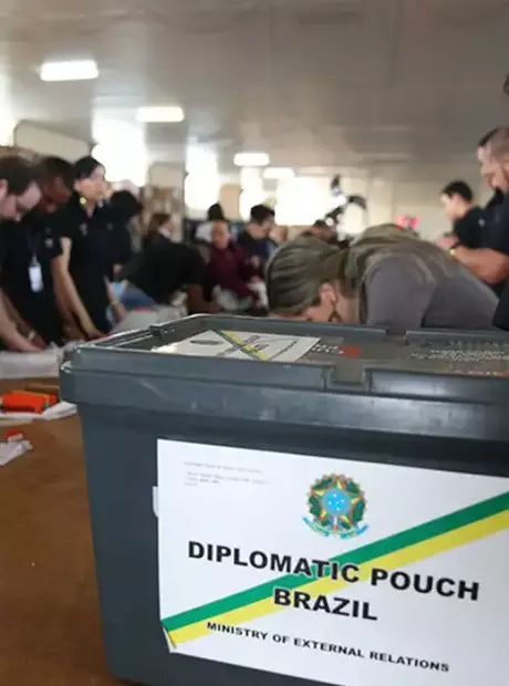 Quase 1 milh&atilde;o de brasileiros no exterior poder&atilde;o votar nas elei&ccedil;&otilde;es