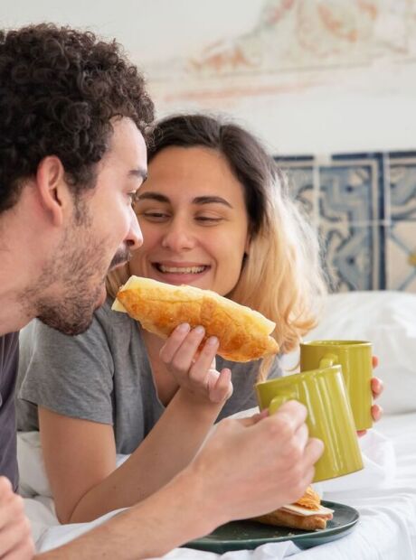 Seu corpo pode reagir de forma diferente ao comer com quem voc&ecirc; ama, aponta pesquisa