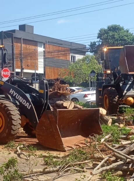 Sem luz h&aacute; quase 24 horas, moradores da Capital improvisam rotina