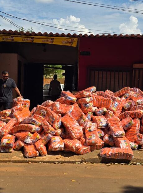 Pol&iacute;cia descobre esquema de desvio de milhares de salgadinhos em Campo Grande