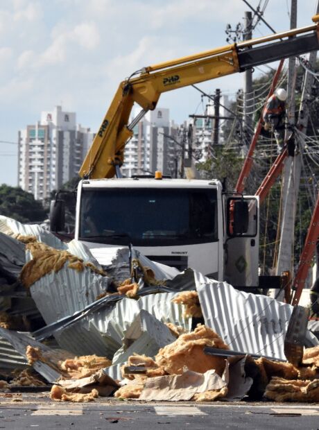 Prefeitura decreta emerg&ecirc;ncia ap&oacute;s estragos causados pela chuva na Capital