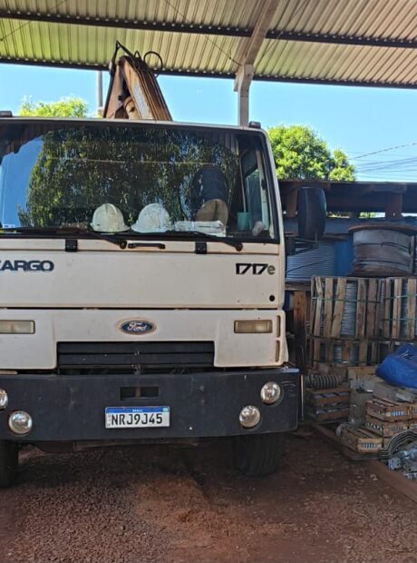 Cinco caminh&otilde;es retiram de galp&atilde;o R$ 2,5 milh&otilde;es em equipamentos roubados