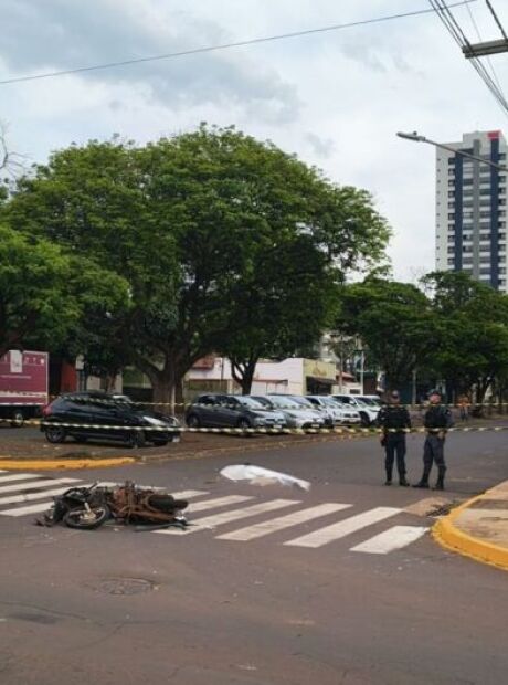 Colis&atilde;o entre moto e carro mata enfermeira em Dourados