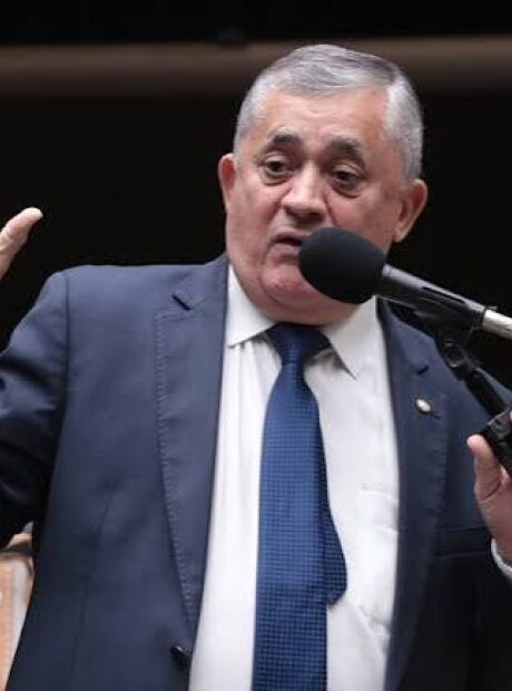Lula convenceu o Fl&aacute;vio 'a fazer o L', diz Jos&eacute; Guimar&atilde;es sobre PEC 6x1