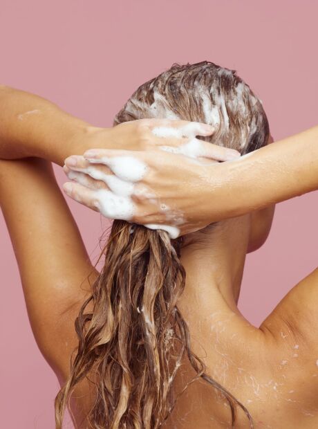 Demorei muito tempo para entender por que deveria passar o shampoo depois do condicionador