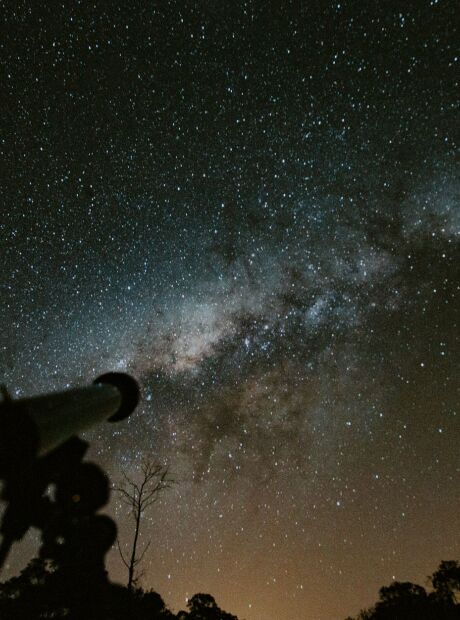 Astr&ocirc;nomos fazem descoberta rara: planeta pode ter se formado a partir de uma estrela morta