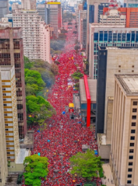 Lula faz aceno a jovens e promete revolu&ccedil;&atilde;o tecnol&oacute;gica em ato na Paulista
