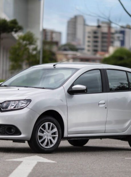 Renault lan&ccedil;a novos motores e Sandero Vibe est&aacute; de volta