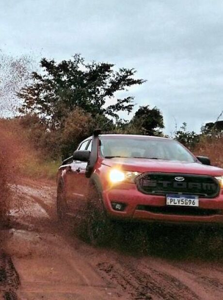 Nova Ranger Storm na lama