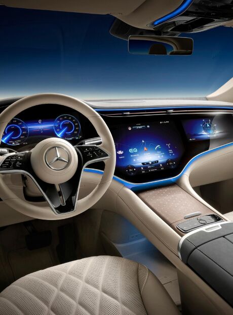 Mercedes-Benz EQS SUV mostra luxo, potência e conectividade