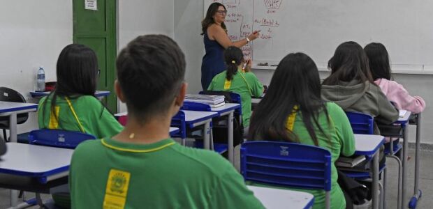 Setor privado fatura R$ 230 milh&otilde;es para dar cursos em escolas p&uacute;blicas