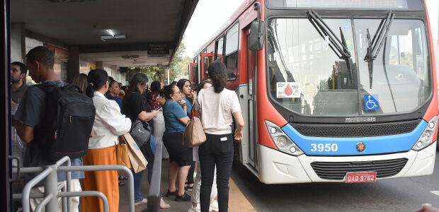 Motoristas de ônibus prometem paralisação nesta segunda-feira