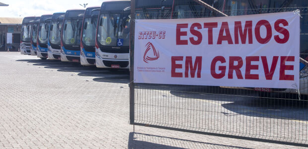 Com greve dos &ocirc;nibus, viagens por aplicativos ficam 140% mais cara, com caos no tr&acirc;nsito