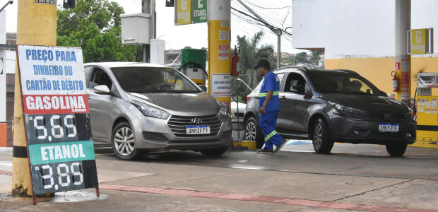 Gasolina sobe com alta do ICMS e n&atilde;o baixa ap&oacute;s desconto da Petrobras