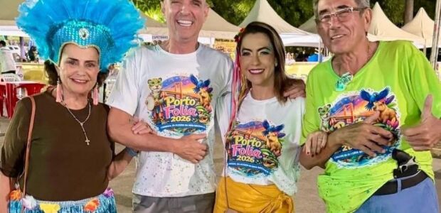 Prefeito de cidade do interior de MS exibe arma na cintura durante carnaval de rua