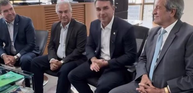 Fl&aacute;vio Bolsonaro diz que "unidade est&aacute; mantida" com Riedel e Azambuja em MS