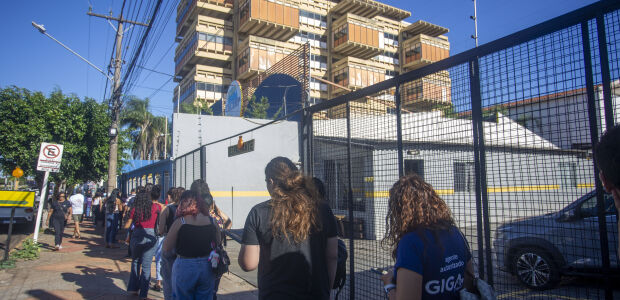 TRE amanhece com fila imensa no &uacute;ltimo dia para regularizar t&iacute;tulo eleitoral