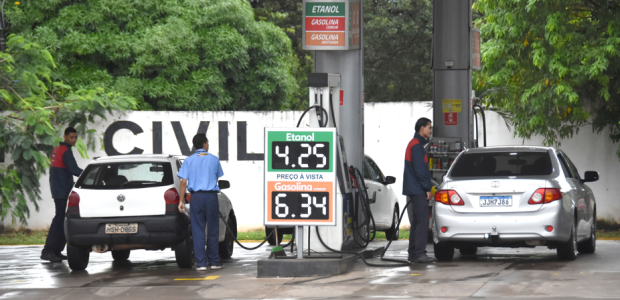 Revendas boicotam consumidores e elevam pre&ccedil;o da gasolina