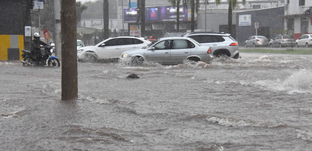Com quase 100 mm de chuva em 48h, Capital segue em alerta para tempestade